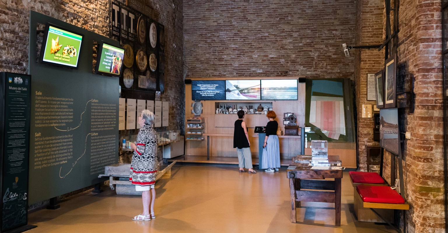 MUSA – Museo del Sale - Cervia (RA). Tutte le postazioni multimediali sono progettate per garantire un accesso semplice, intuitivo e autonomo ai contenuti.