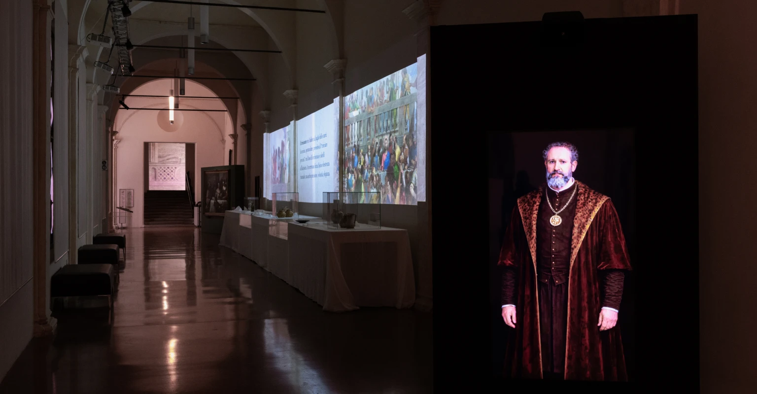 Musei di Palazzo dei Pio - Carpi (MO). La videoproiezione immersiva trasforma la grande tavola rinascimentale in una superficie narrativa in movimento.