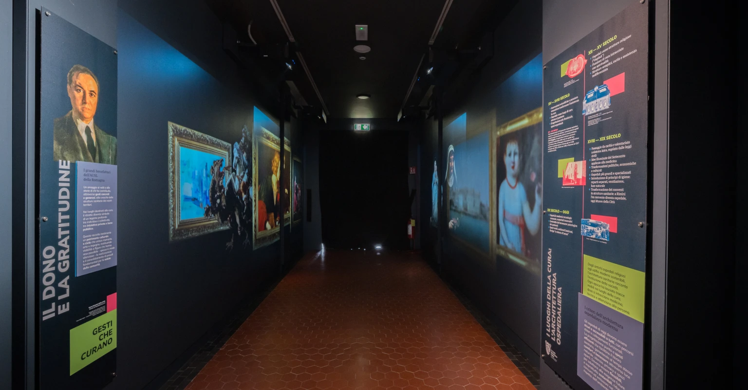Museo diffuso dell’arte sanitaria romagnola - Forlì (FC). Grazie alle grandi proiezioni il corridoio ospedaliero diventa un percorso esperienziale.