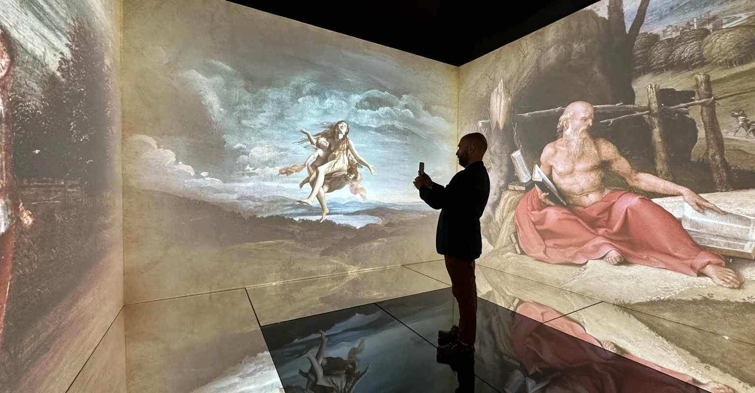 Galleria Nazionale dell’Umbria - Perugia (PG). Il pavimento perimetrale a specchio riflette e moltiplica le immagini, ampliando la percezione dello spazio.