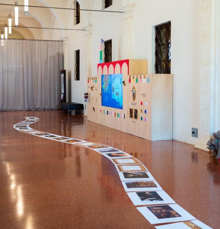 Musei di Palazzo dei Pio - Carpi (MO). Una parete ludica multimediale progettata su misura trasforma l’arte in esperienza di gioco, scoperta e partecipazione.