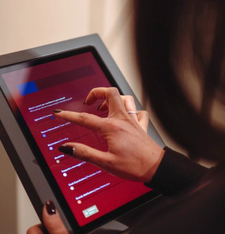 Chocolate Experience Museum - Perugia (PG). Un semplice tablet può diventare grazie al software interattivo uno strumento di partecipazione e sensibilizzazione.