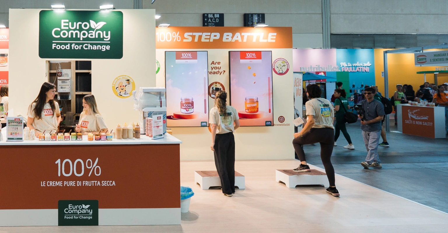 RiminiWellness - Rimini (RN). La postazione gioco multiplayer trasforma la degustazione di prodotto in una sfida fisica e digitale capace coinvolgente.