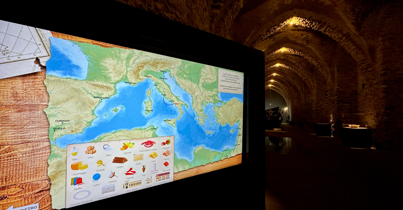 Arsenale di Amalfi (SA). Un Infopoint digitale trasforma l’accoglienza turistica in un’esperienza interattiva dedicata alla scoperta della città.